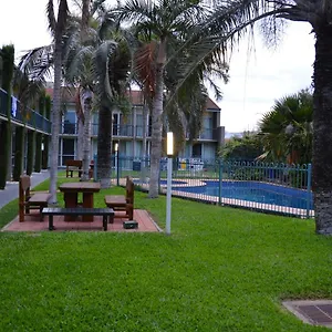 98 3* Rockhampton